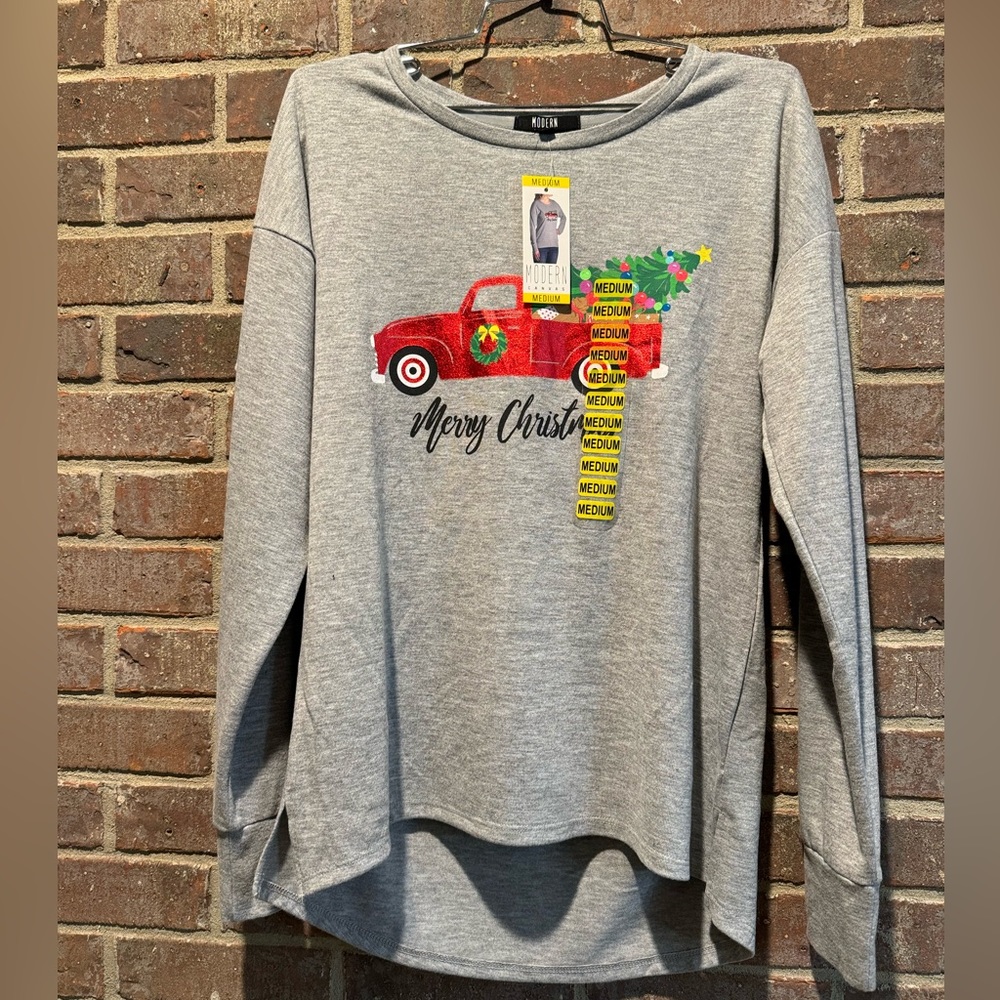 NWT Modern Gray Long Sleeve Merry Christmas Tee Medium